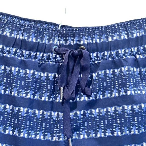 Athleta Ikat Stripe Sway Shorts 3" Blue Zip Pockets 213026 Women's Size Small - Picture 2 of 7